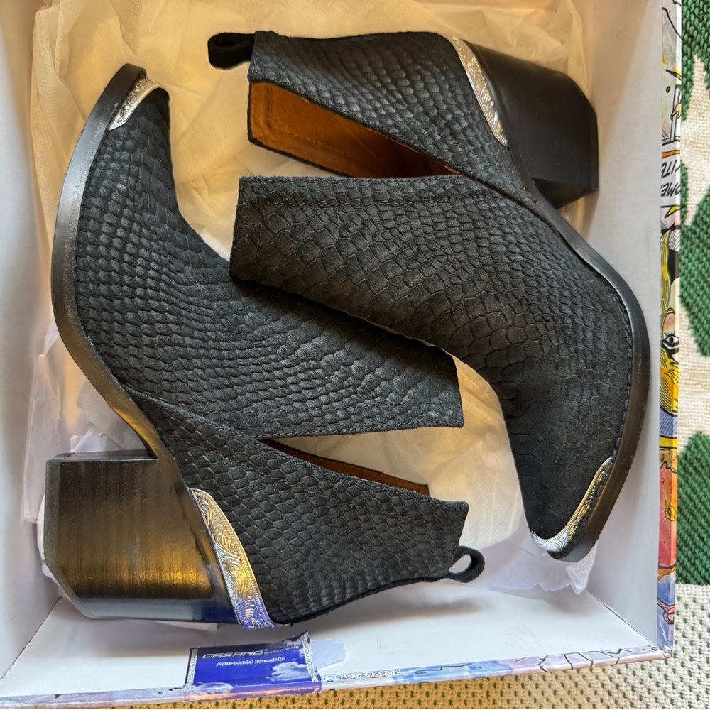 Jeffrey Campbell Black Suede Snakeskin Booties Size 6